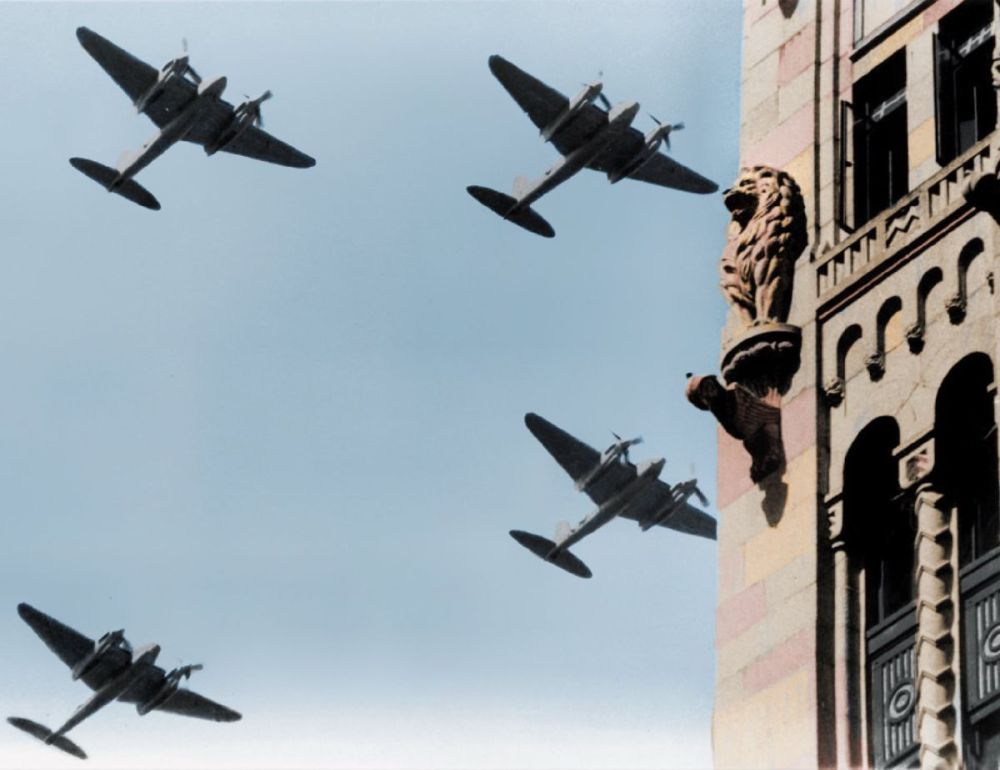 De Havilland DH.98 Mosquito bombers flying over Brisbane, circa 1945 (11).jpg