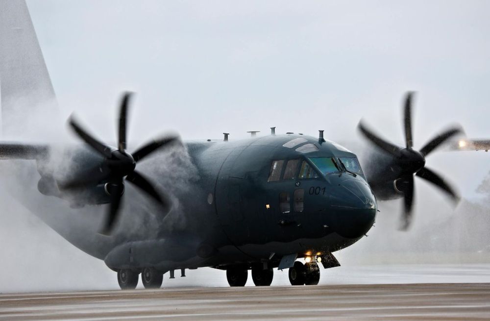 Alenia C-27J Spartan on deck (1).jpg