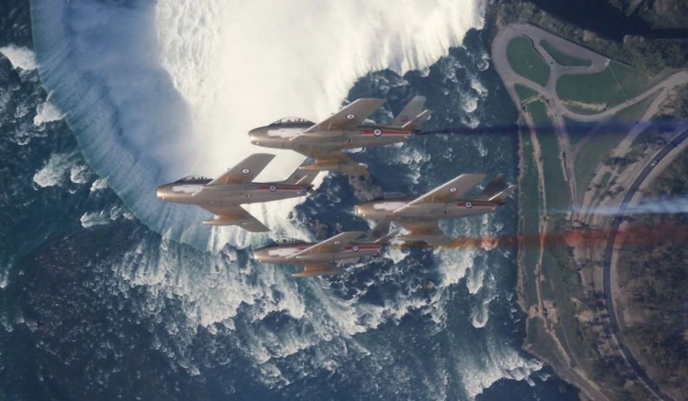 F-86 Saber - Canadair CL-13 Sabres, Golden Hawk formation over Niagara Falls (1).jpg