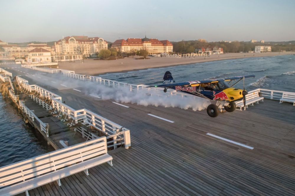 Carbon Cub EX-2 STOL at Sopot Pier in Poland, 2019 (1).jpg