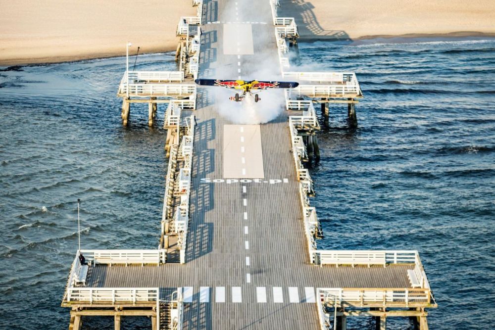 Carbon Cub EX-2 STOL at Sopot Pier in Poland, 2019 (2).jpg