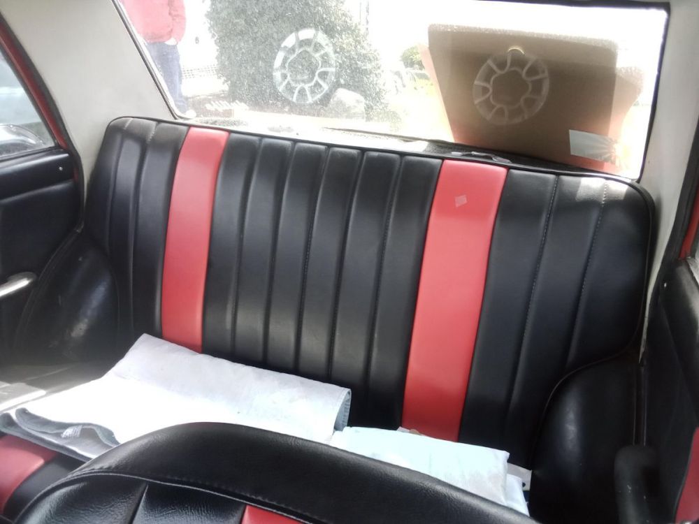 upholstery.thumb.jpg.d7cfd08dfc769d3a13c7c5987a5824a3.jpg