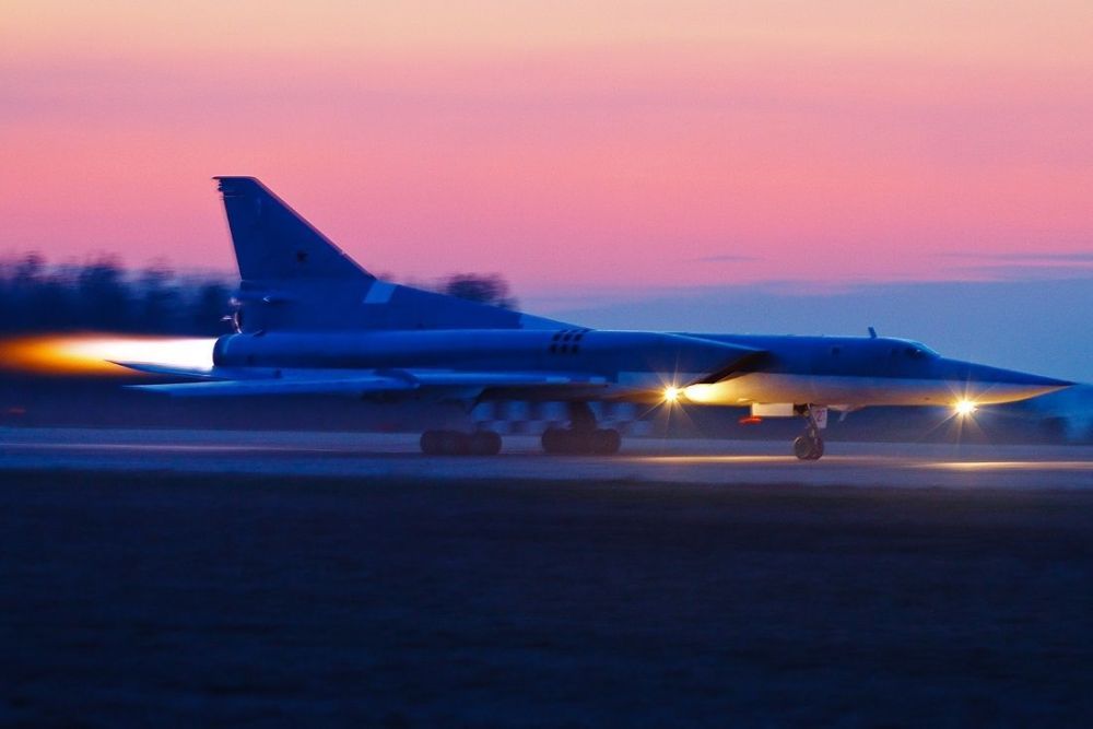 Tu-22M Backfire sunset (12).jpg