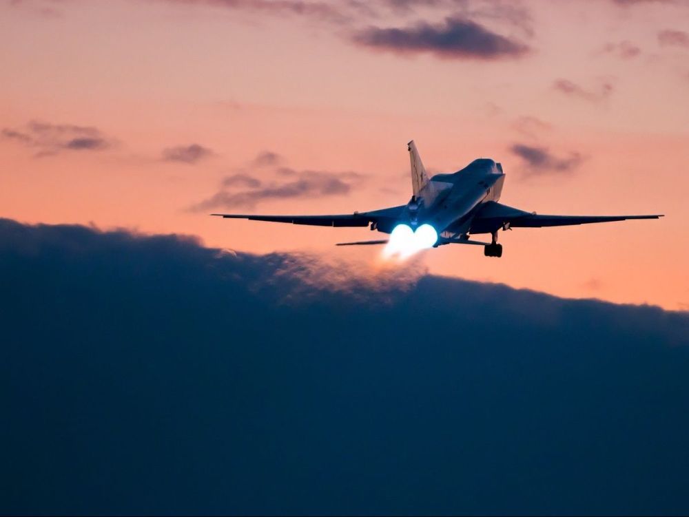 Tu-22M Backfire sunset (13).jpg