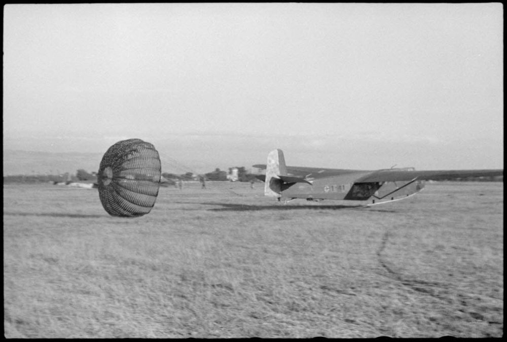 DFS 230 glider at Valencia airfield occupied by Luftlandegeschwader 1, 1943 (1).jpg