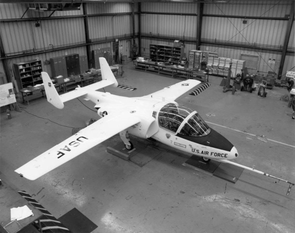T-46A Fairchild Eaglet bug-canopy twin-tail looks like Cessna A-37 Dragonfly (4).jpg
