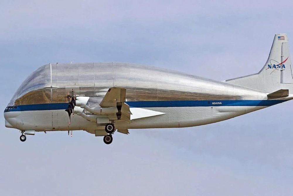 B-377SGT Super Guppy in flight (2).jpg