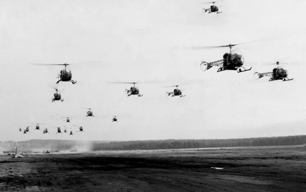 H-13 Sioux, the standard medevac helicopter during the Korean War (1).jpg