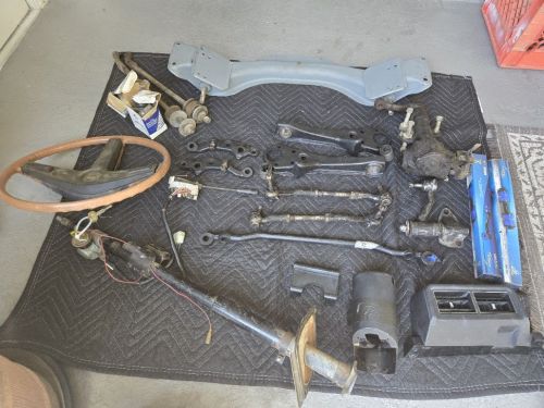 More information about "1973 Datsun 610 Coupe random parts"