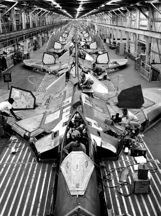 F4D-1 Skyray at the Douglas factory in El Segundo, California, 01-18-57 (1).jpg