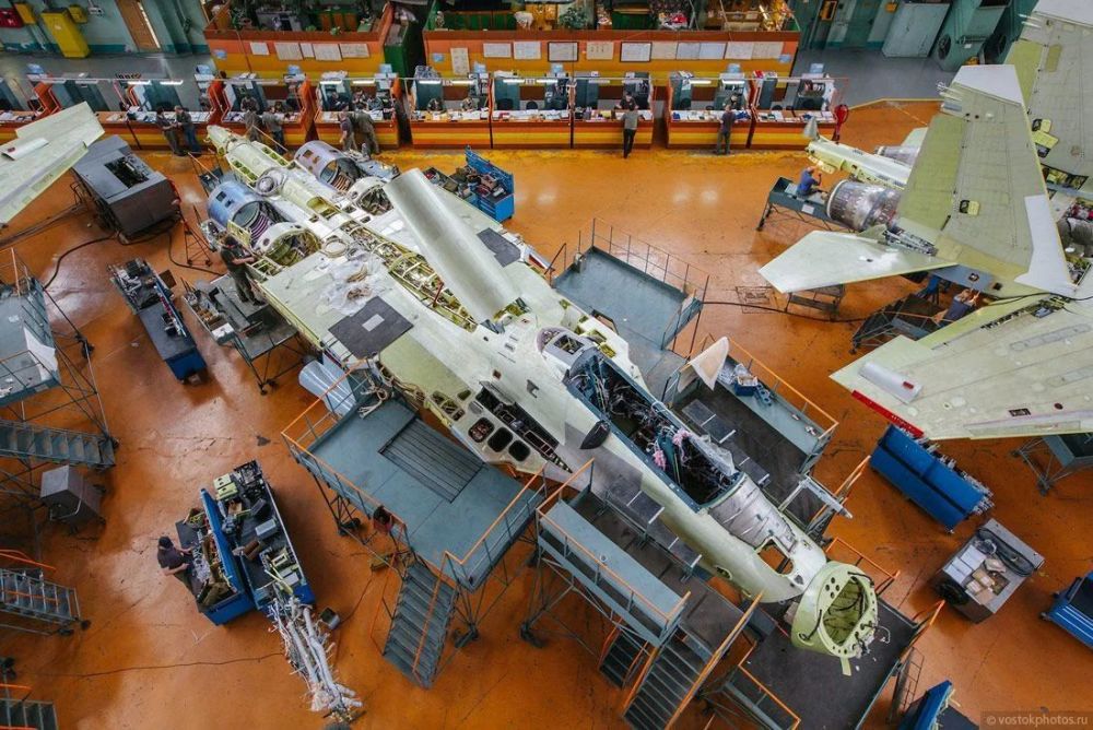 Su-30SM Flanker-C two-seater with canards at Irkut Aviation Plant factory floor (2).jpg