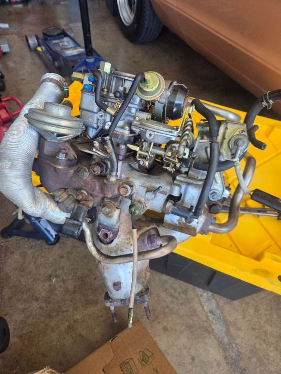 Datsun Header and Carb.jpg